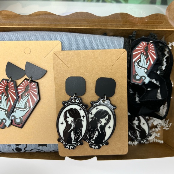 Goth Jewelry Gift Set Box - Edgy Jewelry Christmas Gift Set Box - Picture 6 of 12